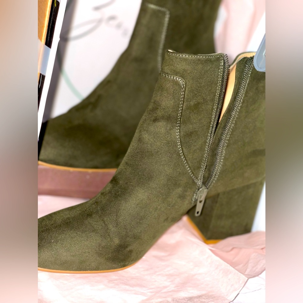 USED Loft Olive booties size 9
